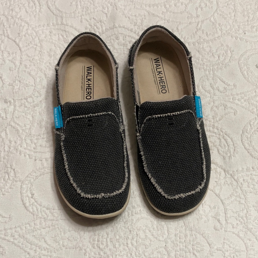 Walk Hero Size 7M Dark Gray Textured Slip-On Sneakers